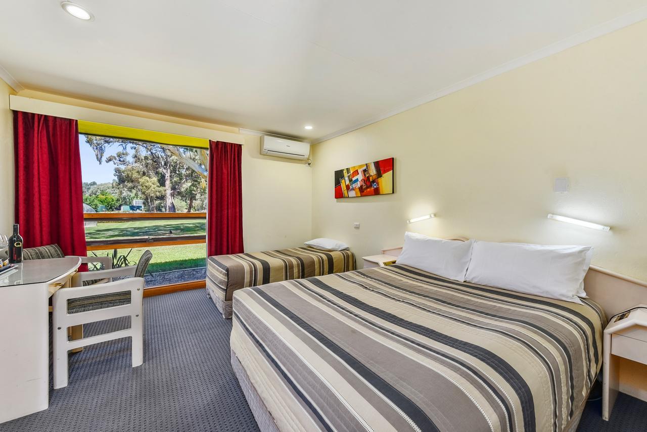 William Macintosh Motor Lodge Naracoorte Exterior photo