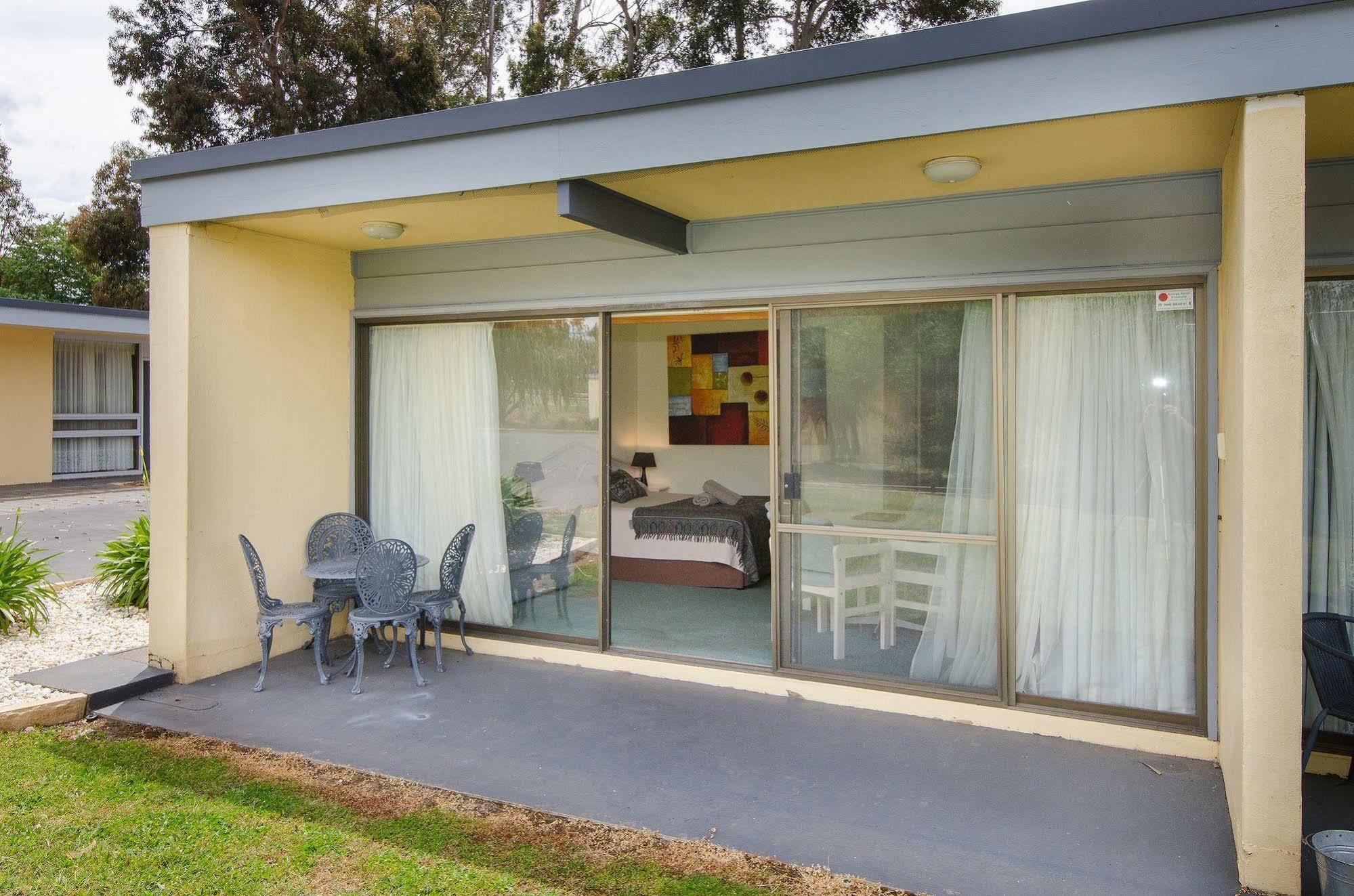 William Macintosh Motor Lodge Naracoorte Exterior photo