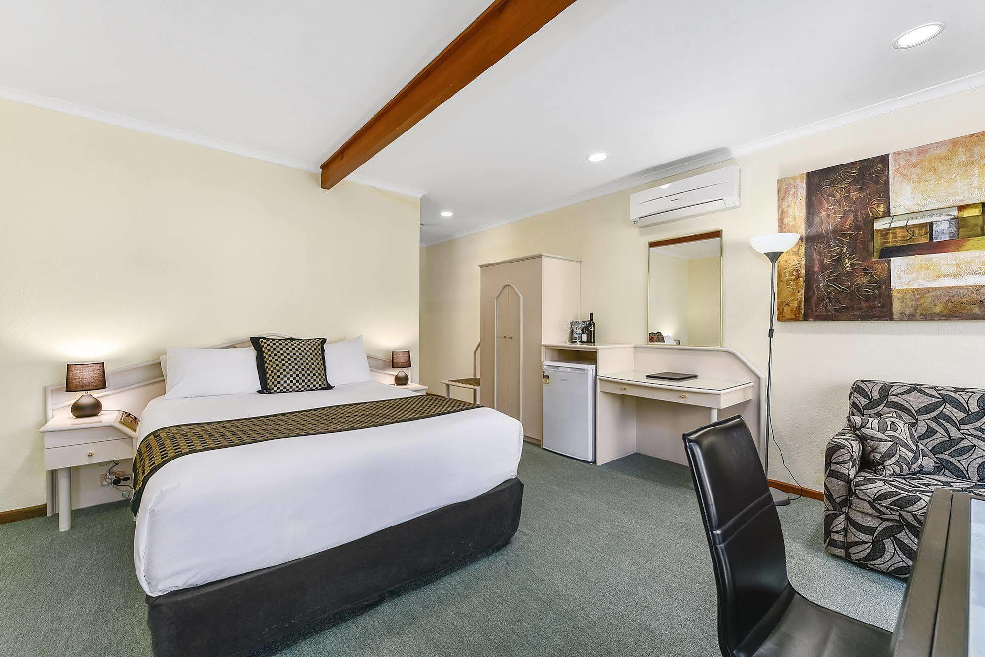 William Macintosh Motor Lodge Naracoorte Exterior photo
